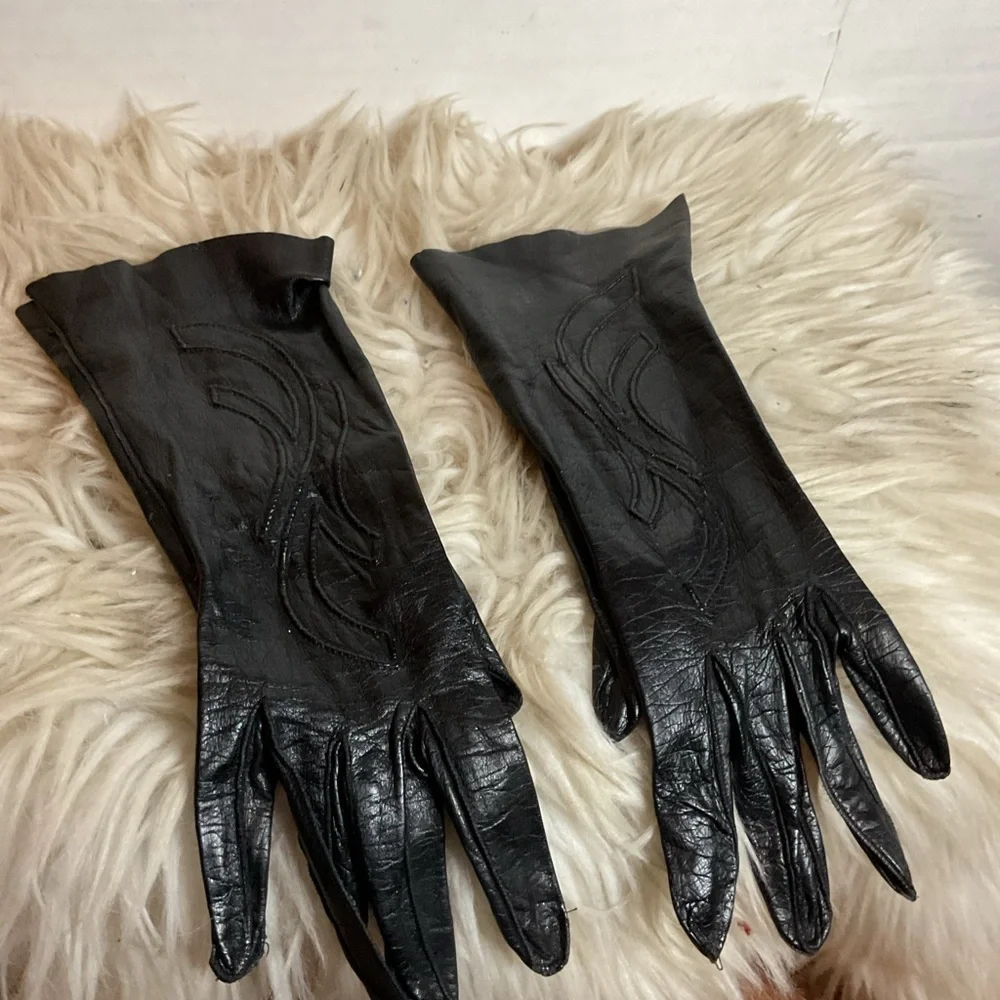 Vintage abstract embellished black leather gloves S